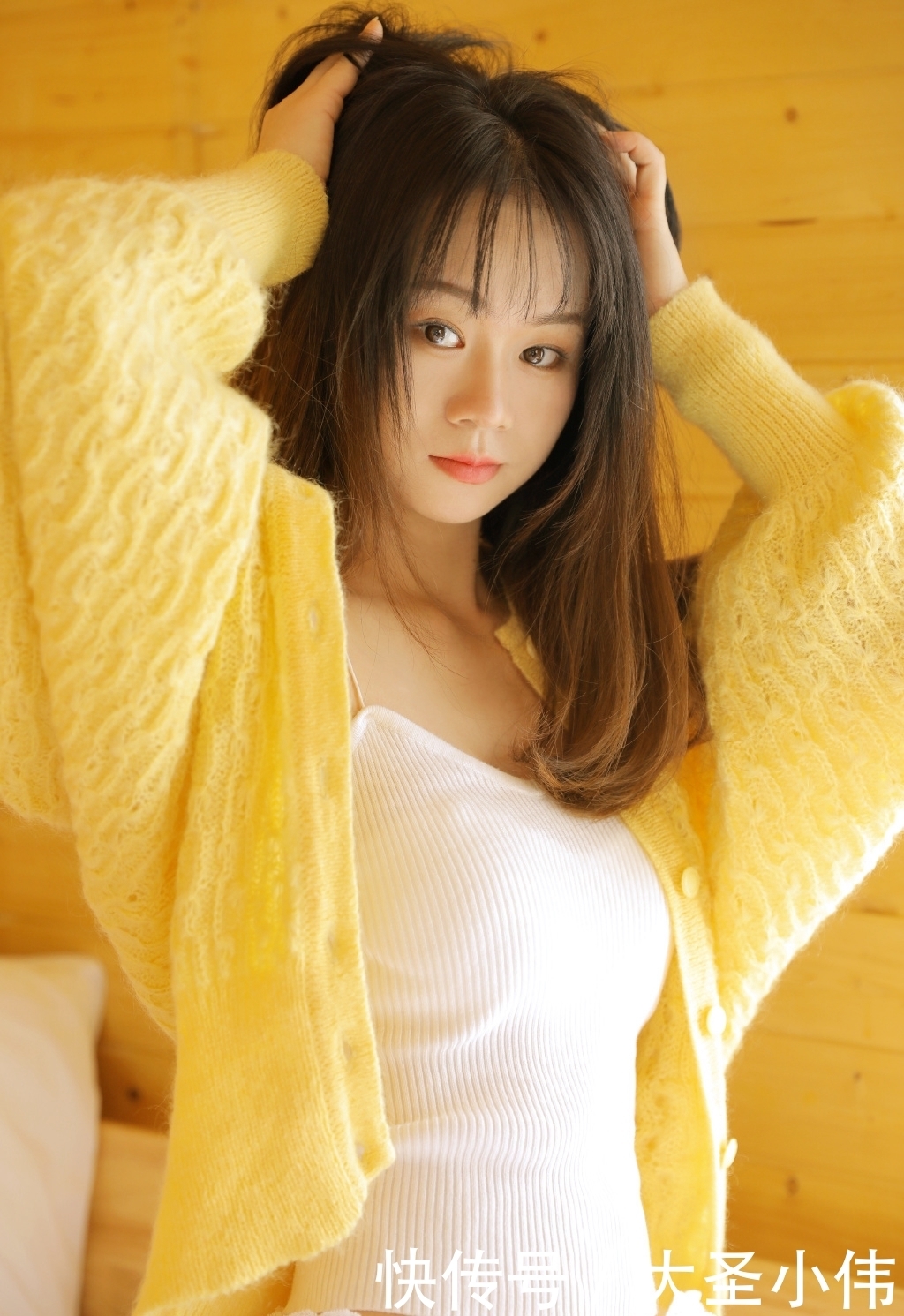 『写真』美女街拍柠檬味少女修长美腿性感写真图片,甜美的笑容很是治愈