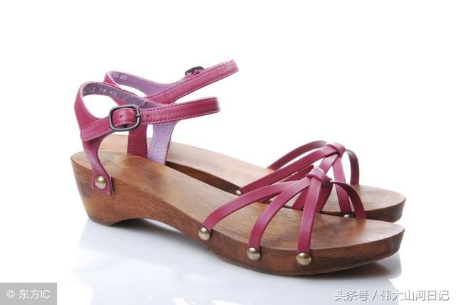 7月到了，好多美女都在穿这么漂亮的女鞋，高雅特撩人