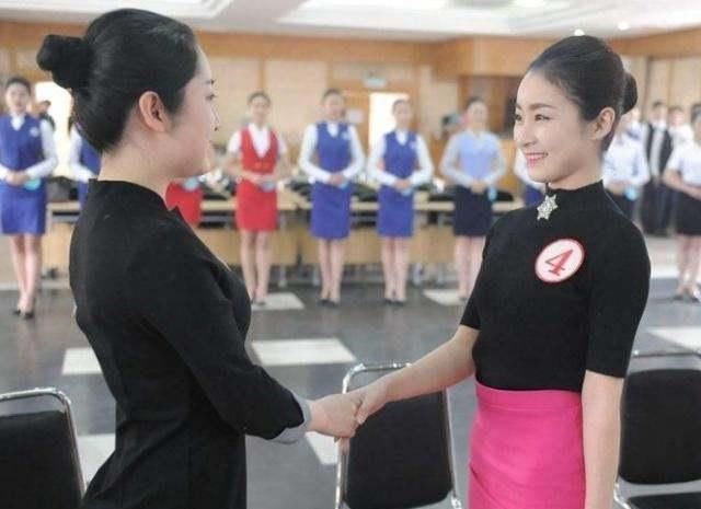 为何高铁上的女乘务员接二连三选择辞职相关人士说出内幕