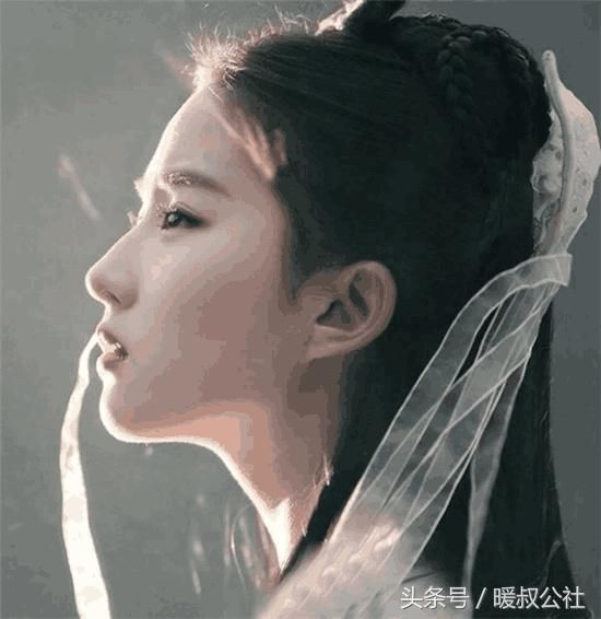 卓伟再爆猛料！L姓知名女艺人性取向不正常？真实身份让人意外！