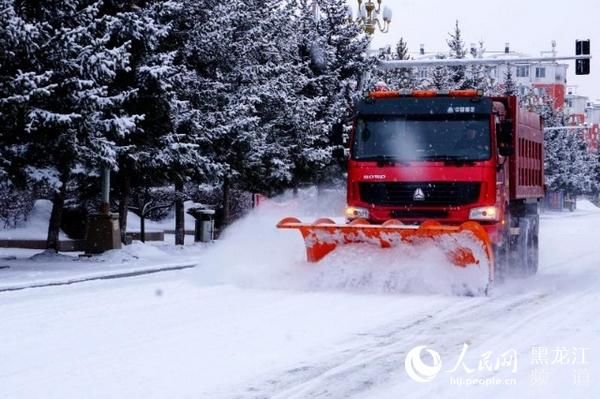  『降雪』黑龙江漠河：迎来入春最大降雪 雪深10厘米