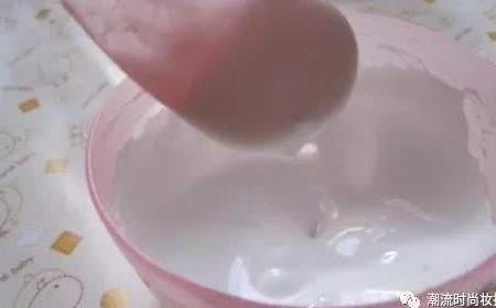 广东大姐40年不长斑点，仅用民间祛斑秘方，和儿子逛街似情侣