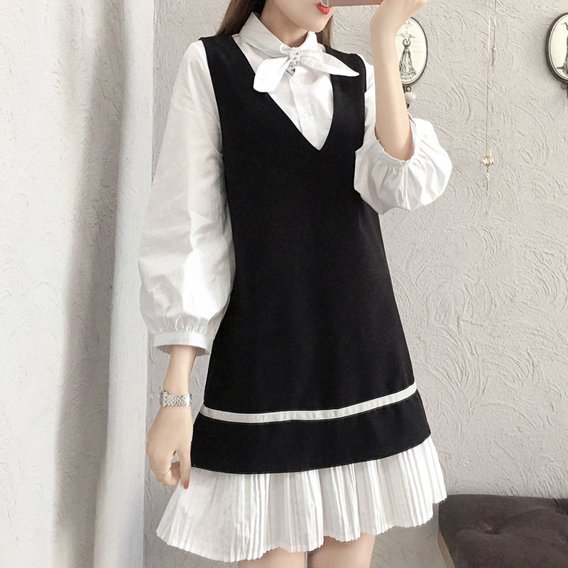 明明只有33岁，别打扮像大妈，瞧瞧下图女人穿的裙装，美不可言