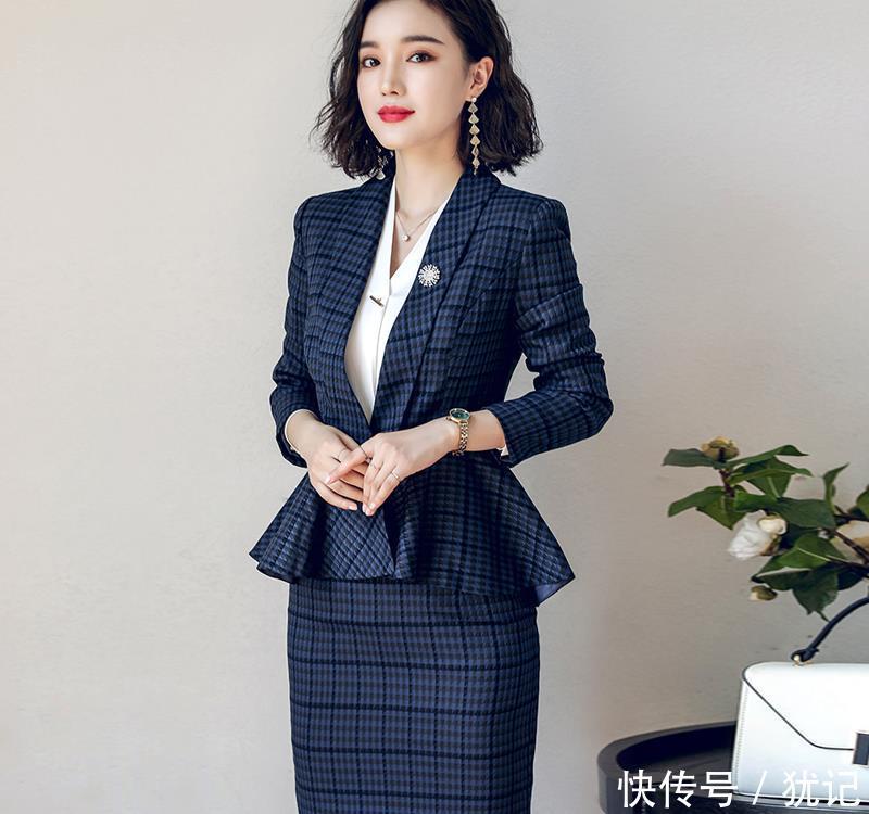  【艾尚臣职业】街拍，才发现人都穿这衬衫，迷人又洋气，妥妥少女感又不失女人味