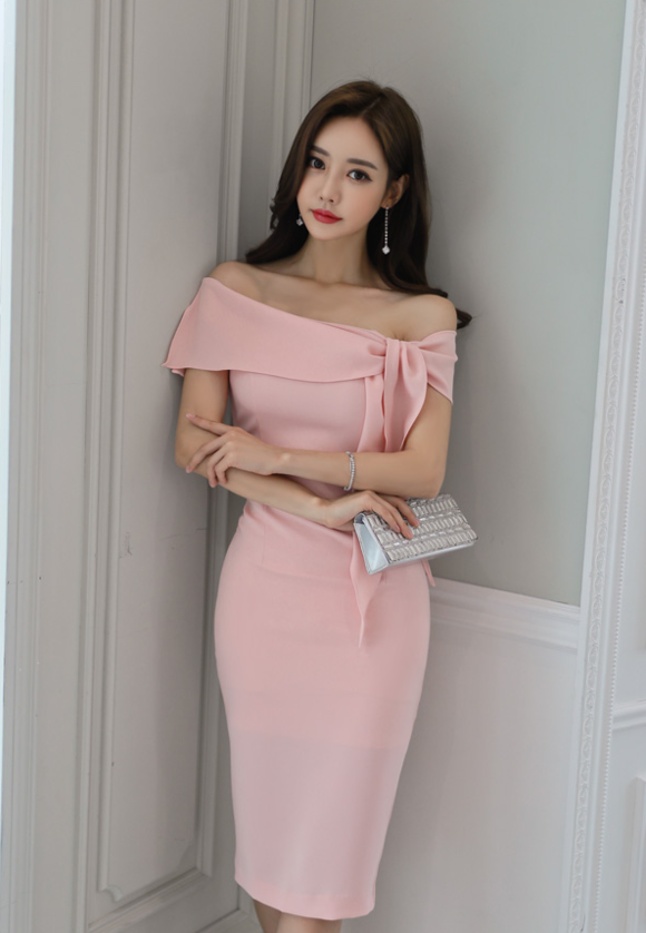 女神孙允珠，狐媚晚樱落絮梦雪斜搭晚礼裙