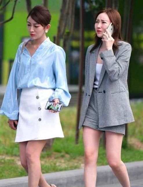  气质：街拍：软玉温香的小姐姐，一条红色连衣裙，时尚魅力气质迷人