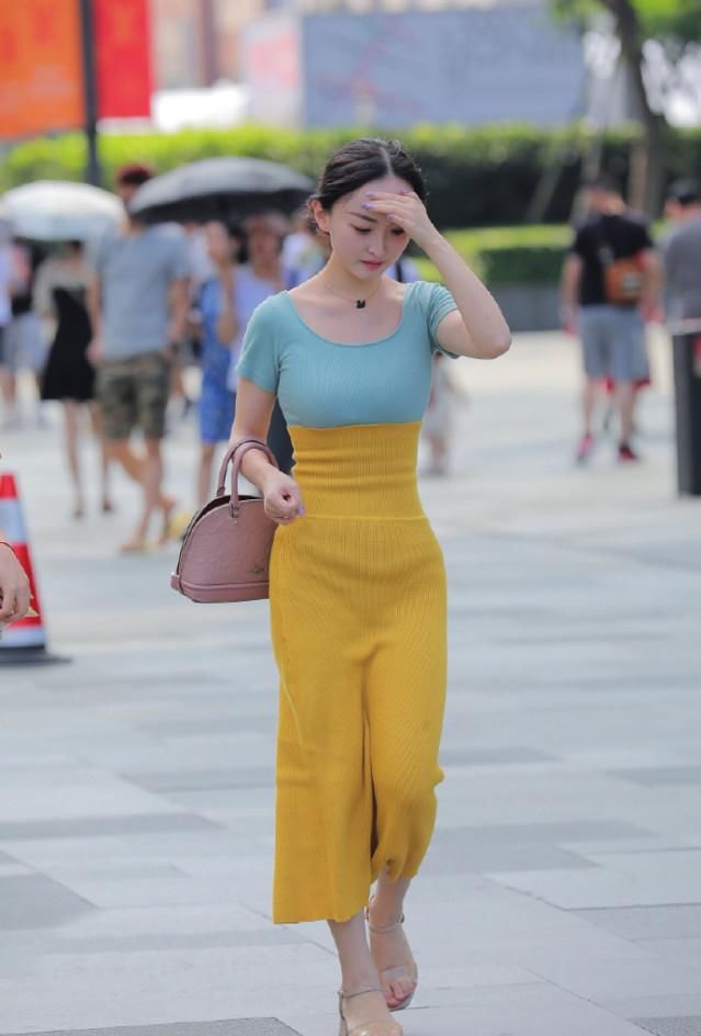  『舒适』靓丽又舒适的装扮有很多, 时尚女生偏爱的还是针织裙