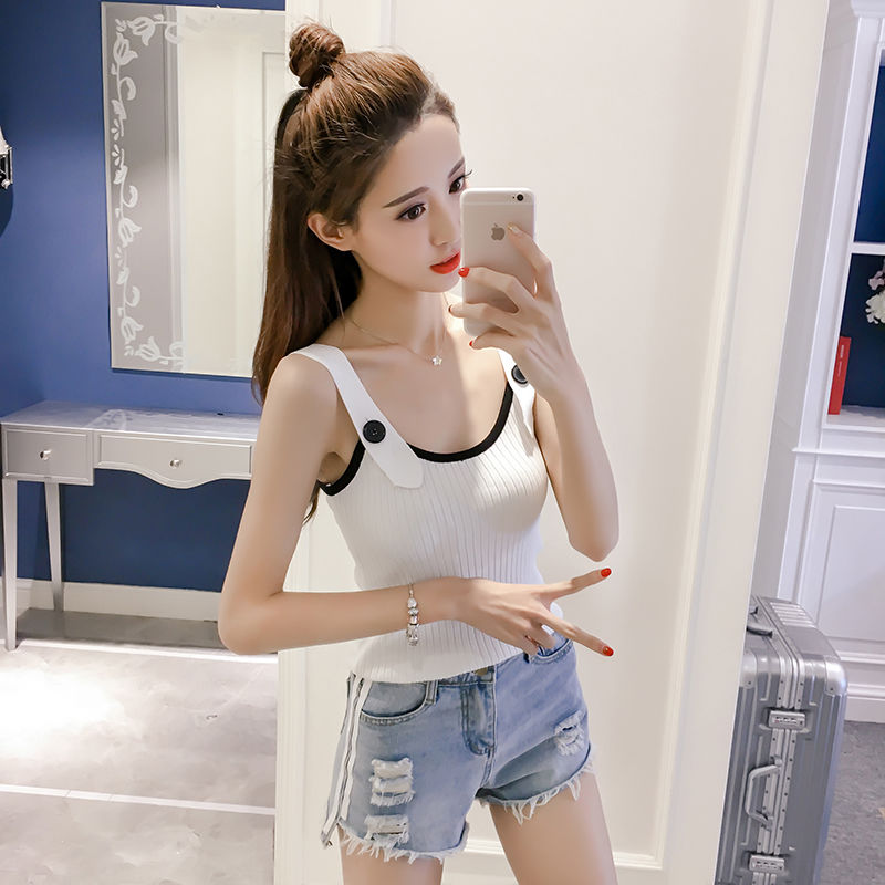 吊带:无法抵挡的纤细诱惑，玩转夏日海边度假风