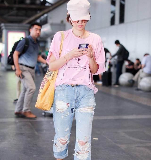 自己找亮点！马伊琍这样穿破洞牛仔裤好尴尬！