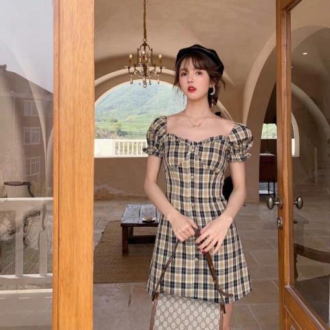  「气质」真正精致的女人，穿衣打扮都有这2个特征，美的高级又气质