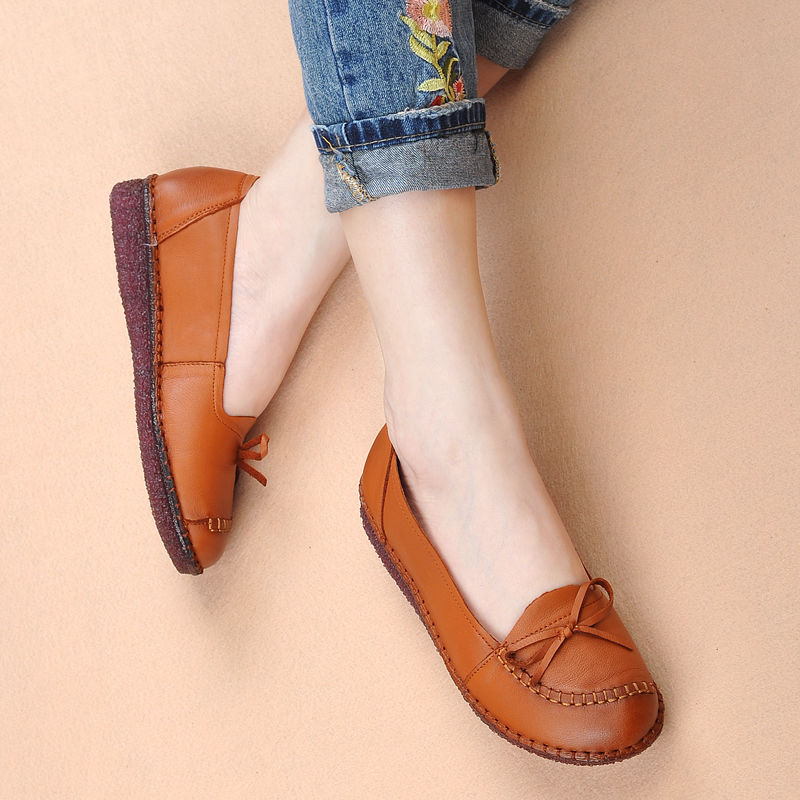 高跟鞋淘汰了!现今流行穿“柔软妈妈鞋”,还别说耐脏还忒洋气