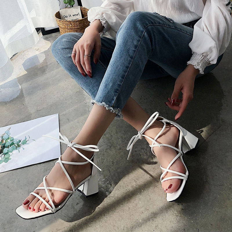 穿高跟鞋的女人那是真有女人味啊