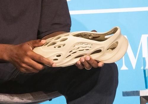  『Crocs』号称Yeezy Crocs于今夏发售，是潮到飞or丑到爆？