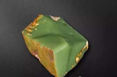 十几块玉瞬间被买走！这种和田玉为何这么火？