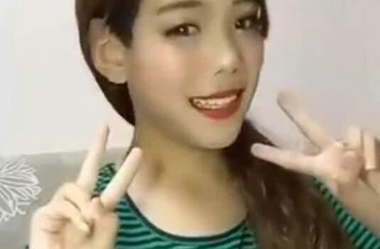 小男孩直播化妆成网红，网友:这让女生还怎么活!