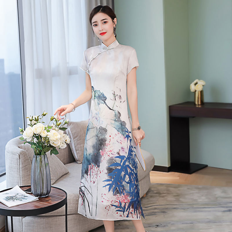 老婆今年45，穿我送的这“改良旗袍”惊艳了整个小区，真心美