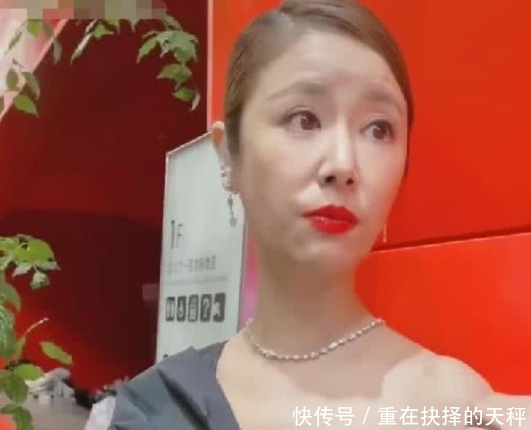  【滤镜】林心如“真人”长什么样？偶遇粉丝被关滤镜，看清正脸那刻：确定43岁了？