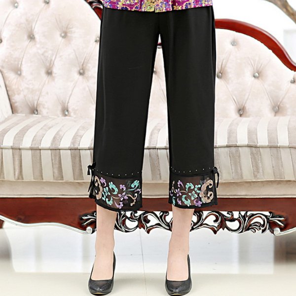 若你是55岁，提倡别穿紧身裤，学下面女人穿这款裤子，又美又嫩