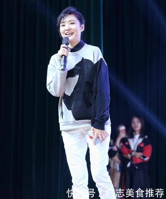 『身型』周涛真是“优雅女神”!带火各种简单搭配,都51岁还那么惊艳