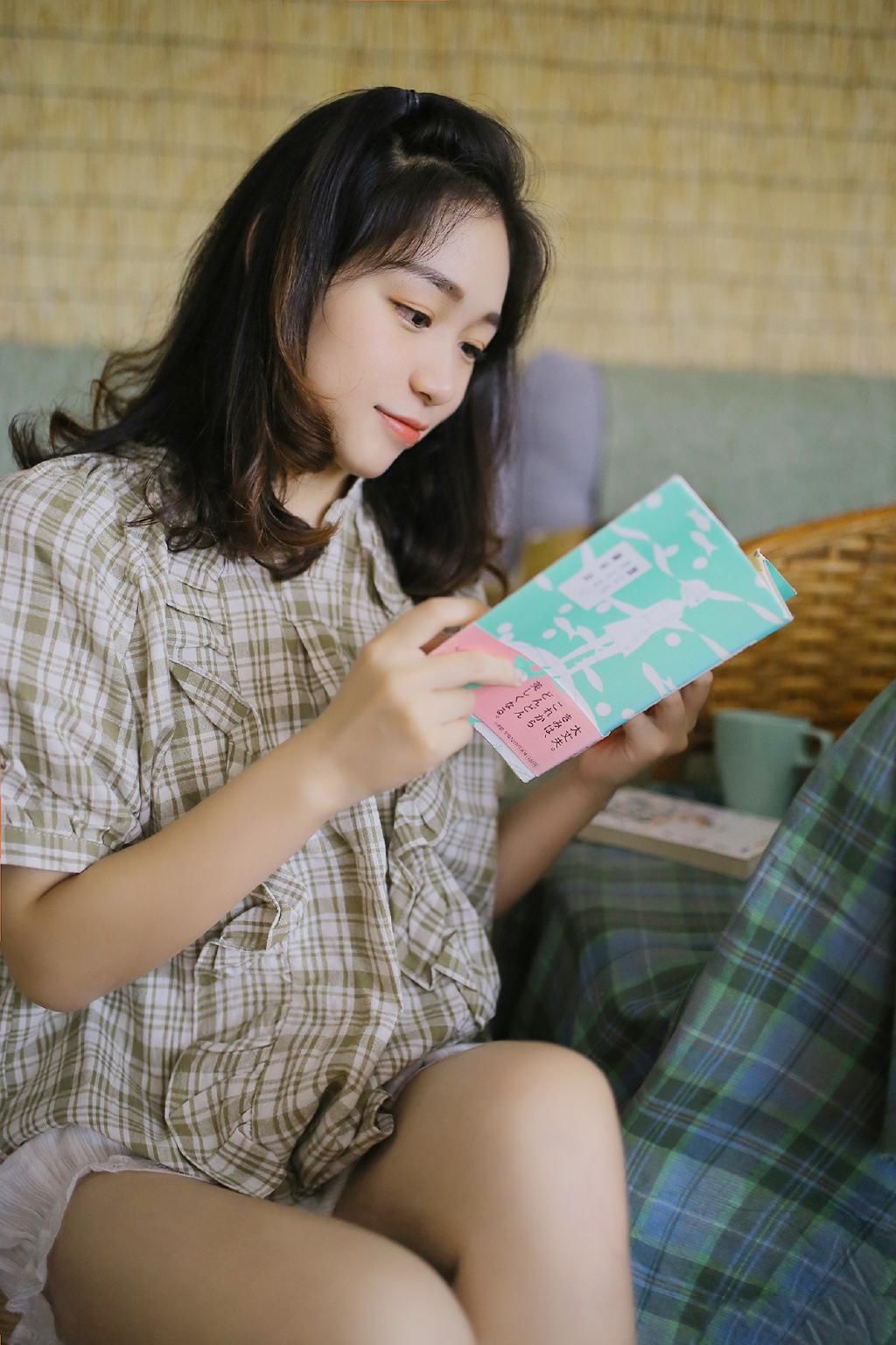 日本居家美女大长腿性感写真图片