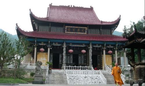 去寺庙参禅拜佛时，这三点禁忌一定要注意，不懂的话就别乱拜