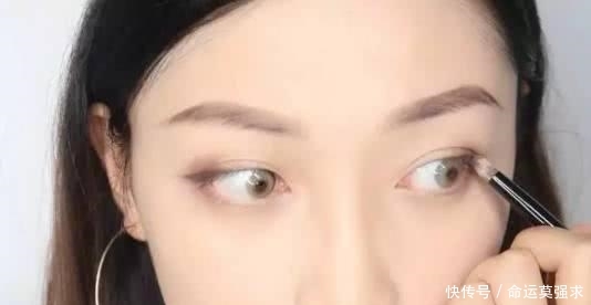 「天生」脸上有这五个特征的女生,天生自带浓妆效果,第四个可遇不可求!