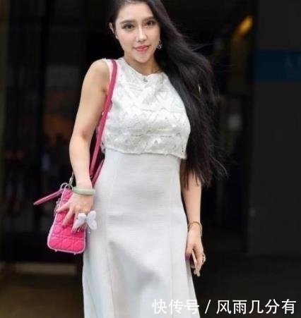 『小美女』街拍:青春靓丽的小美女,雪白如玉的脖颈,特别美丽动人