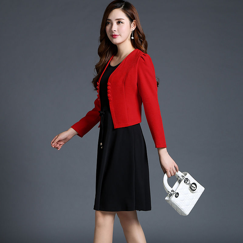 婚宴别穿老式旗袍!推荐几款“大牌”礼服，台下掌声响成一片