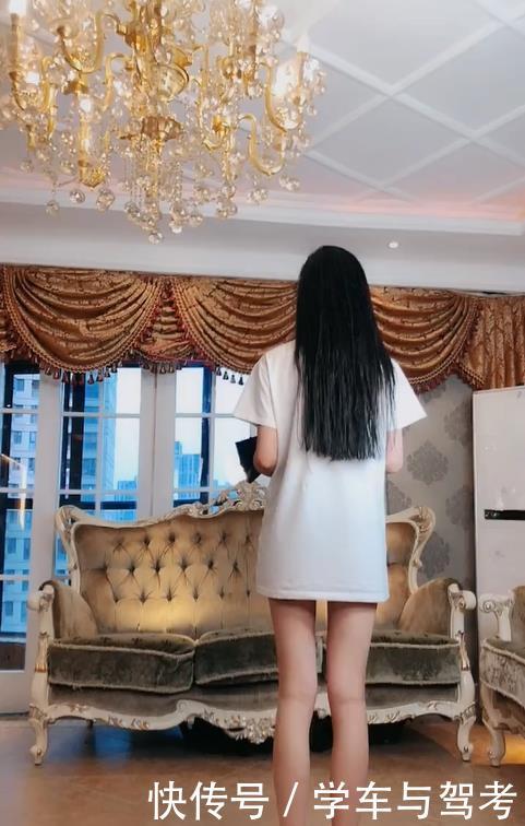 『 美女』还能驾驭什么风格，成熟跟可爱的穿搭都可以驾驭