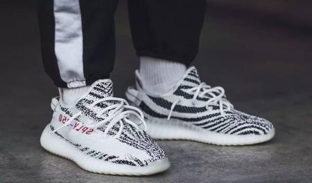 『阿迪达斯三』Adidas走在前沿也就是因为这也原因吧