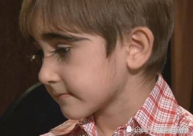 俄罗斯这位11岁小男孩火了!拥有全网最长睫毛，真正“睫毛精”