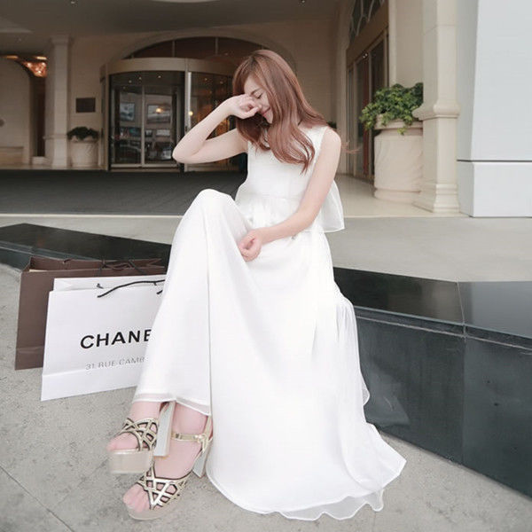 泳衣扔了吧!现在海边度假都穿“沙滩裙”，迷得路人一路三回头