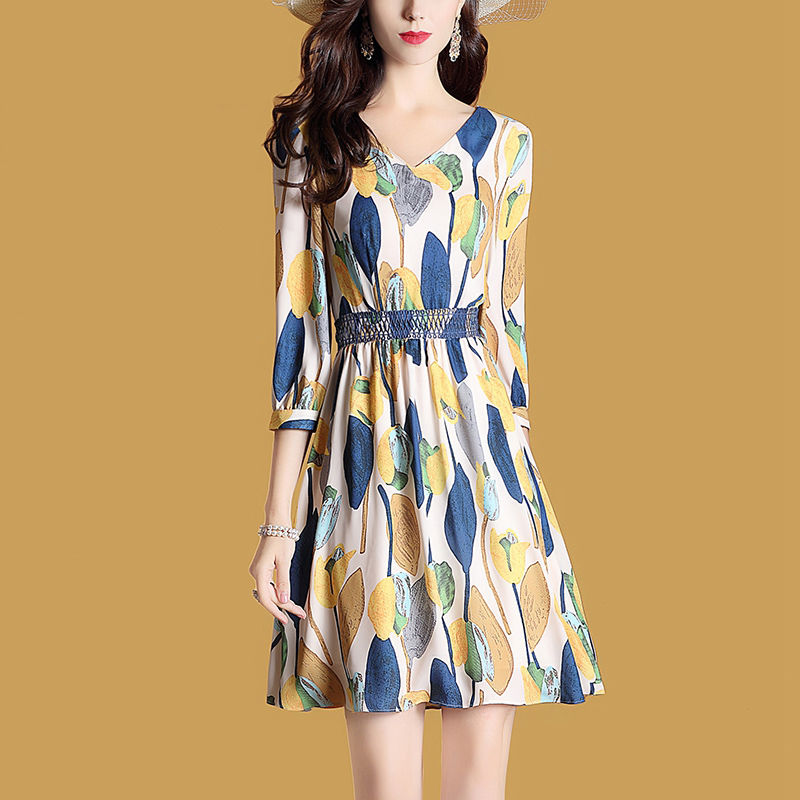 整整逛了10条街，终于发现这高级“棉麻”秋裙，洋气减龄超舒适