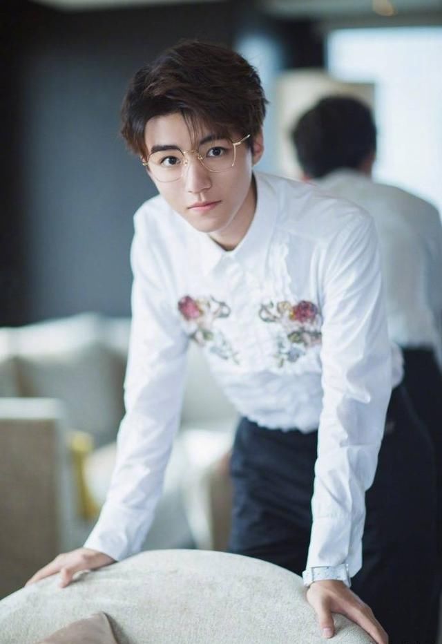 毕滢回应出轨事件又不是我，王俊凯忙于工作两年没有回家