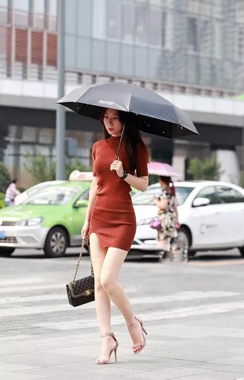 气质:高跟鞋经典时尚,让女性显得青春又成熟