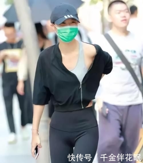 # 底裤#简单优雅又好看,气质型美女的最佳选择,开春还是选择“打底裤”