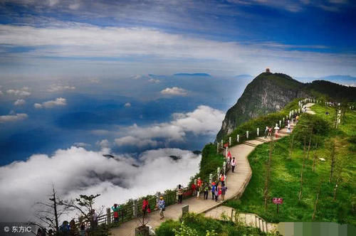 重庆竟有一座历史上与泰山华山齐名的山峰，魅力独特，荣获7顶国