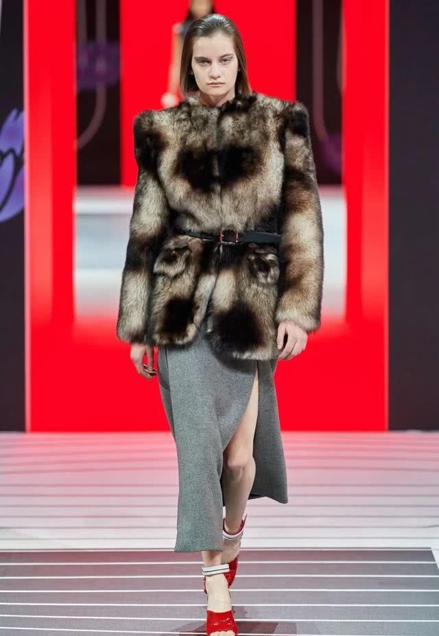  [Prada2020]Prada2020秋冬打造复古风潮