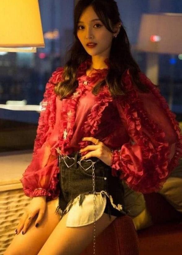 31岁的张雨绮告诉你，在潮流界，气质与年龄无关！