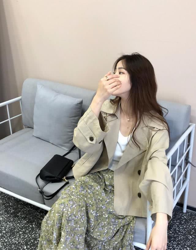 白色单品:你的穿搭太路人?掌握这几种搭配方式,瞬间让你摆脱路人感