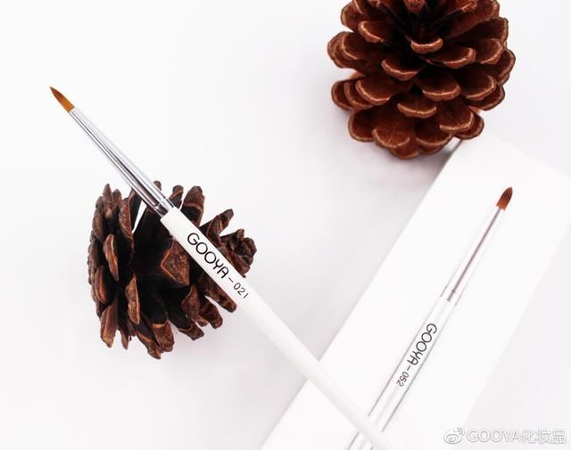 脸大除了借助医美（瘦脸针）之外，修容是最“踏实”的有效方式