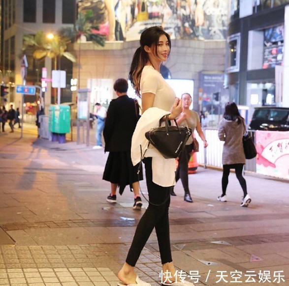『 美女』你打几分？，这个美女的笑容和身材