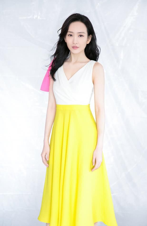 她演戏10年刚迎来翻红，却因绯闻遭全网黑，风格多变穿搭美！