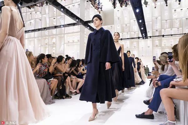 迪奥究竟有什么魔法让景甜如此着迷?