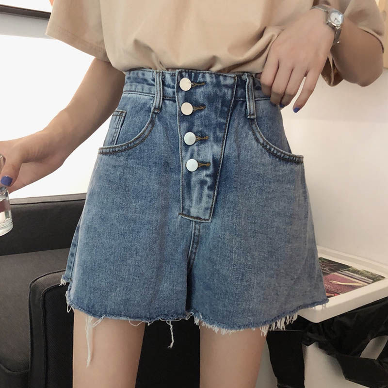 夏天就一定要穿连衣裙吗?今年的短裤超时尚，怎么搭都超有感觉