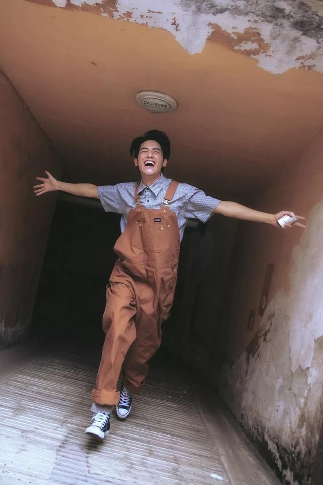 男生这样拍，路人甲秒变行走的画报!