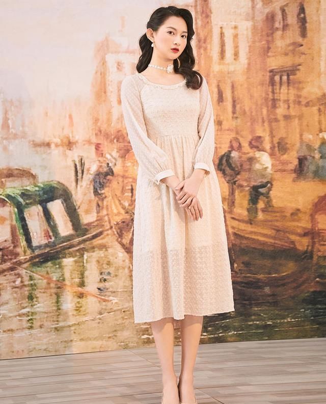  长袖@长袖连衣裙烂街道，今年流行的是“那件”，越简易越高級！