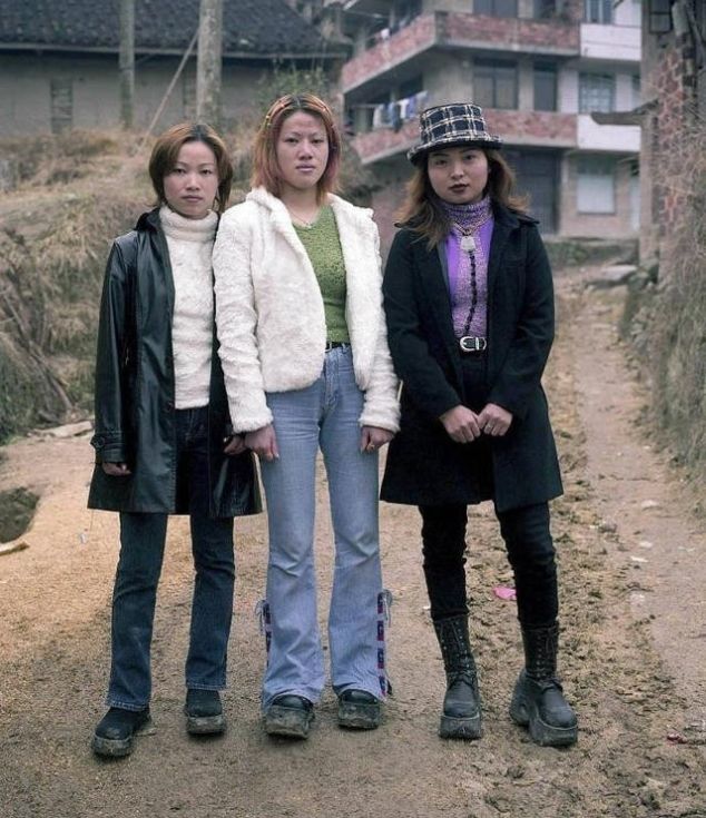  「漂亮」老照片直击90年代南下打工潮: 发财者寥寥无几, 图8发廊