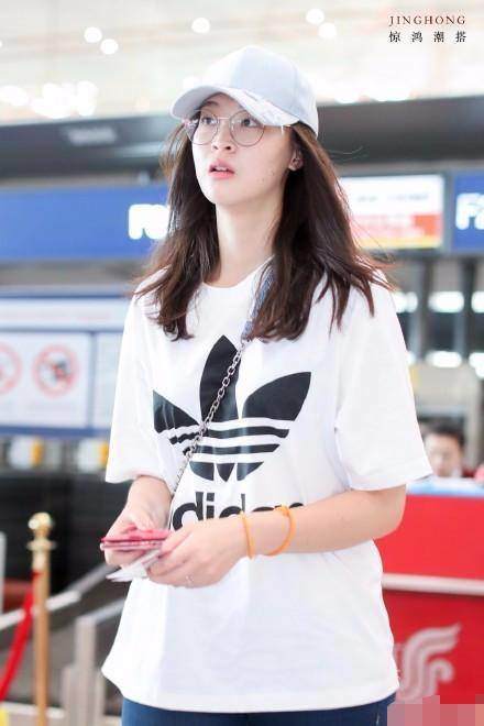 惠若琪穿紧身裤快被大腿撑爆了勒出大腿肌肉，网友：好强壮的腿！