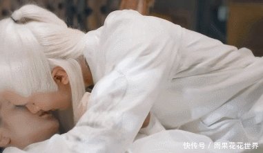 粉丝■《枕上书》东华凤九盖被子圆房粉丝不满钱白花,还是夜华有一套